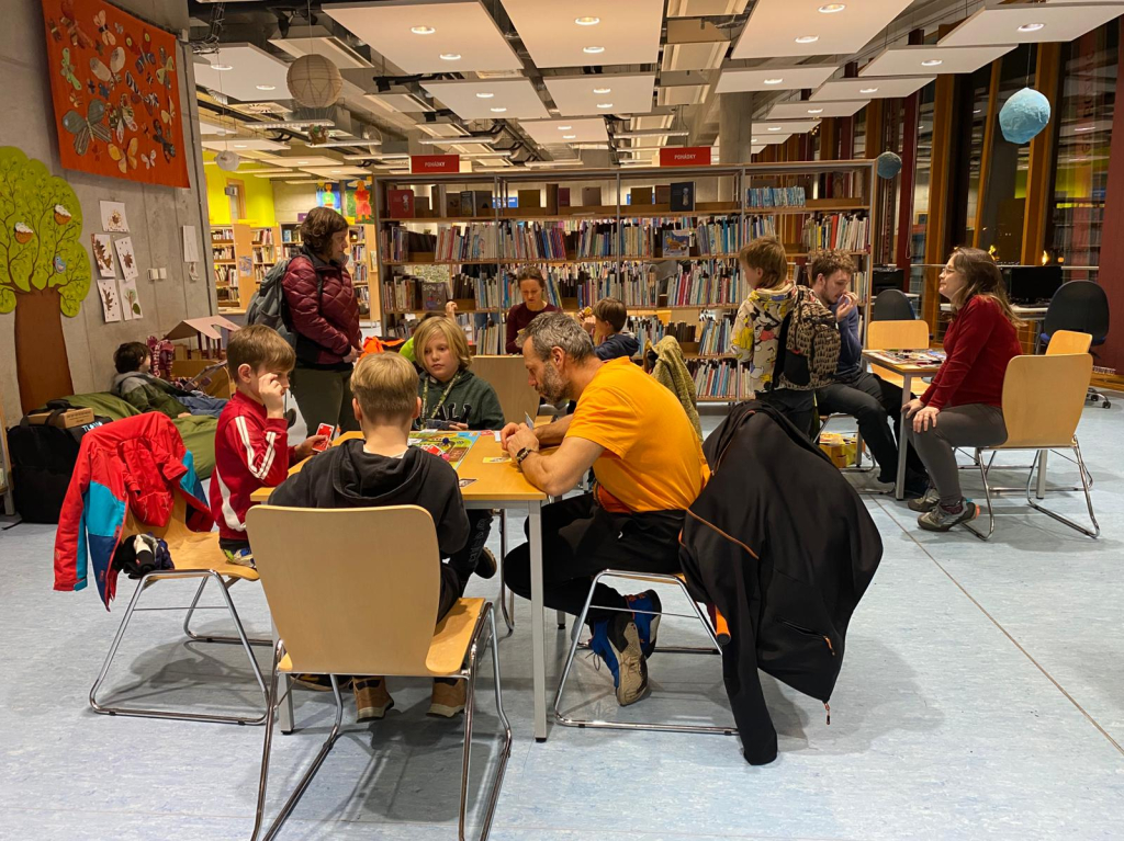 Závodní deskování