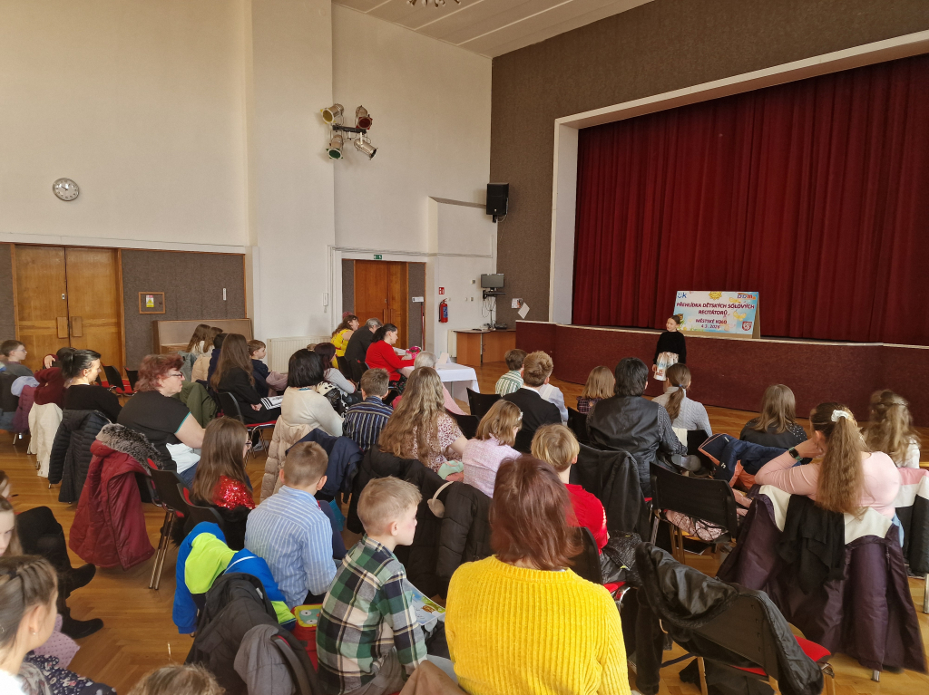 Recitátoři prošli městským kolem